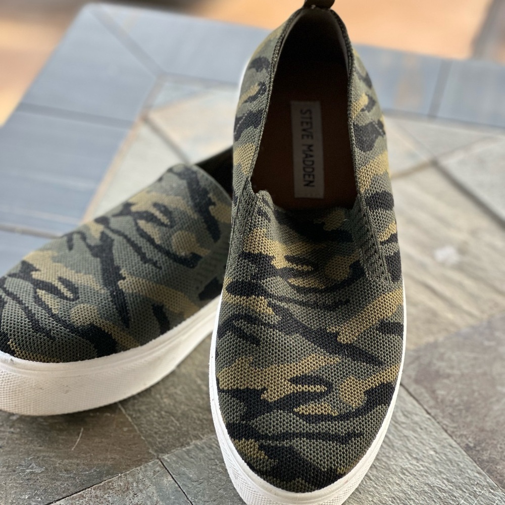 Steve Madden slip on women’s shoes size 8 EUC